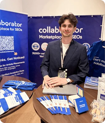 Сооснователь Collaborator у стенда компании во время Baltic-Nordic SEO Summit 2026.