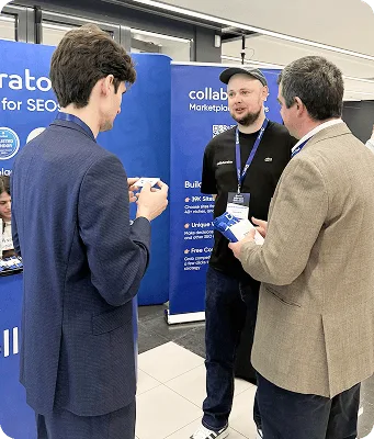 Представитель Collaborator общается с участником SERP Conf. Sofia 2026.